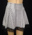 Falda de cintura con detalle de encaje 